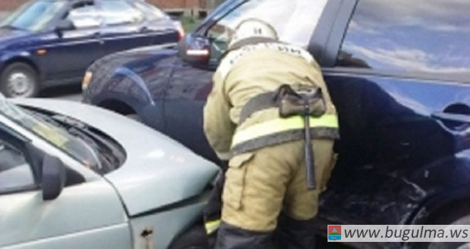 На одной из центральных улиц Бугульмы столкнулись два автомобиля