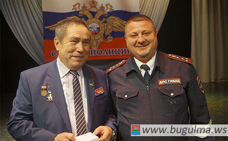 Бугульминских стражей порядка поздравили с профессиональным праздником