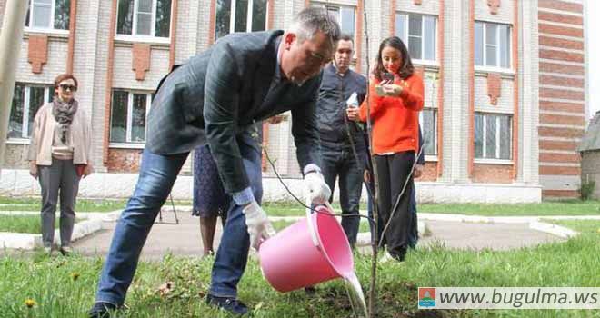 Линар Закиров принял участие в акции по закладке яблоневого сада