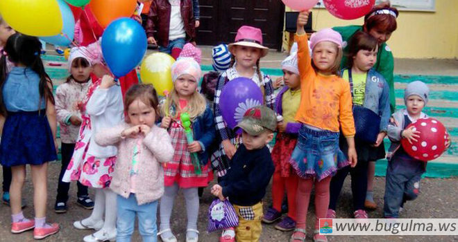 В Прогресском детском саду «Курочка Ряба» провели небольшое мероприятие «День мыльных пузырей»