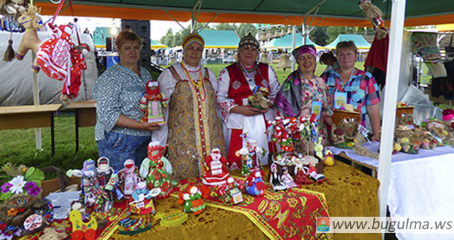 Жители Бугульмы приняли участие в Спасской ярмарке в Елабуге