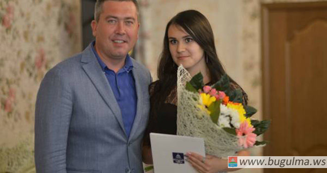 Глава Бугульминского муниципального района Линар Закиров встретился с выпускниками бугульминских школ, получивших сто баллов по ЕГЭ
