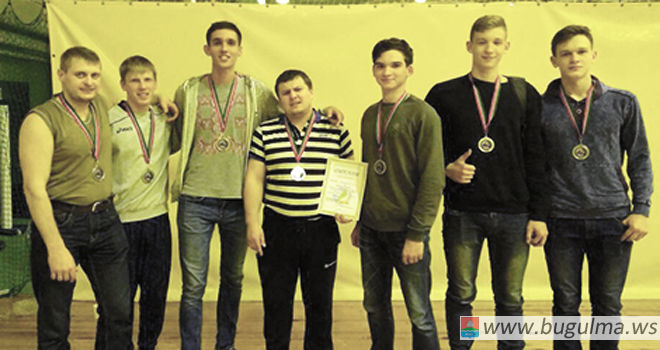 Спортсмены Бугульмы взяли серебро в финале чемпионата РТ по волейболу