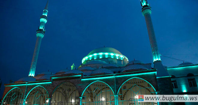 Бугульминцы отметили День рождения Пророка в Центральной мечети