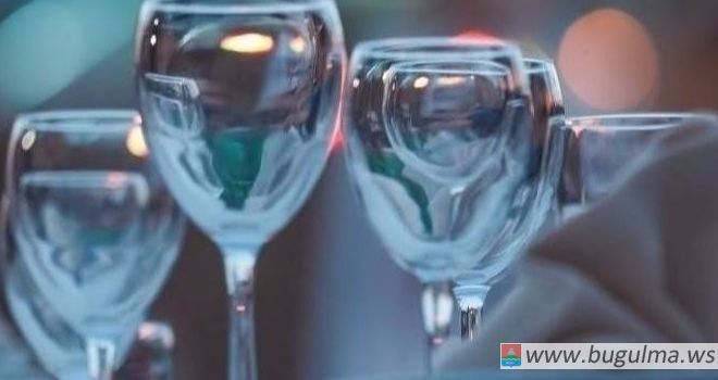 В России резко упали продажи водки и шампанского