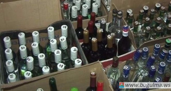 В Бугульминском районе попался автовладелец с 40 литрами сомнительного алкоголя