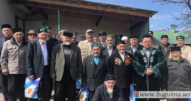 Бугульминский мухтасибат поздравил ветеранов.